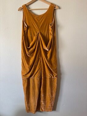 323 Jillian Maddocks unique mustard yellow crushed velvet sleeveless jumper